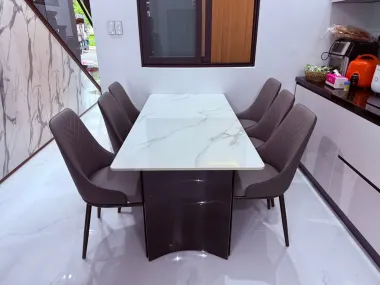 Bộ Bàn Ghế Ăn Mặt Đá – Ghế Da Cao Cấp Cho Không Gian Hiện Đại